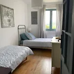 Maison Sur Cour Et Veranda *