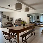 Maison Sur Cour Et Veranda *