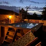 Maison Sur Cour Et Veranda