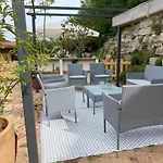 Maison Sur Cour Et Veranda *