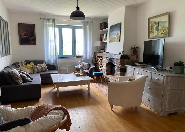 Maison Sur Cour Et Veranda *