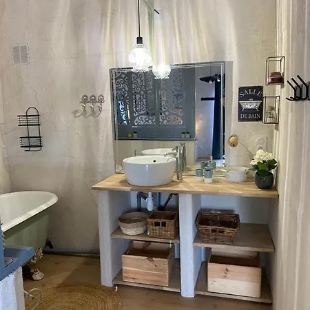 Holiday home Maison Sur Cour Et Veranda