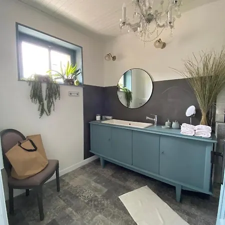 Maison Sur Cour Et Veranda Holiday home