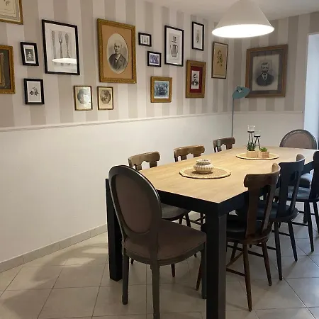 Maison Sur Cour Et Veranda Holiday home Courzieu