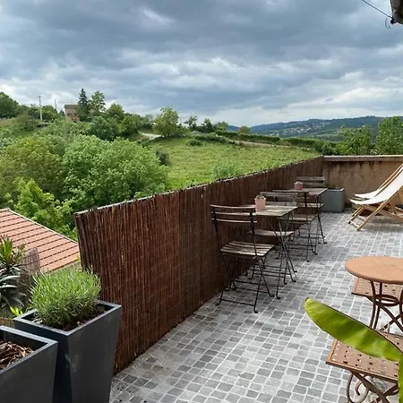 Maison Sur Cour Et Veranda Holiday home *