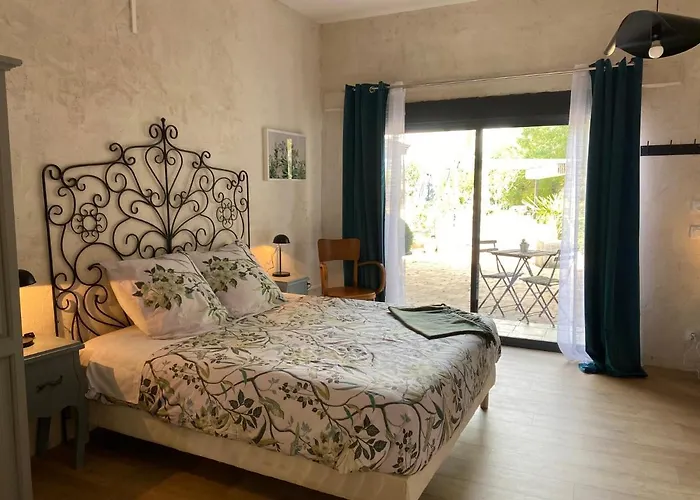 Maison Sur Cour Et Veranda Holiday home Courzieu